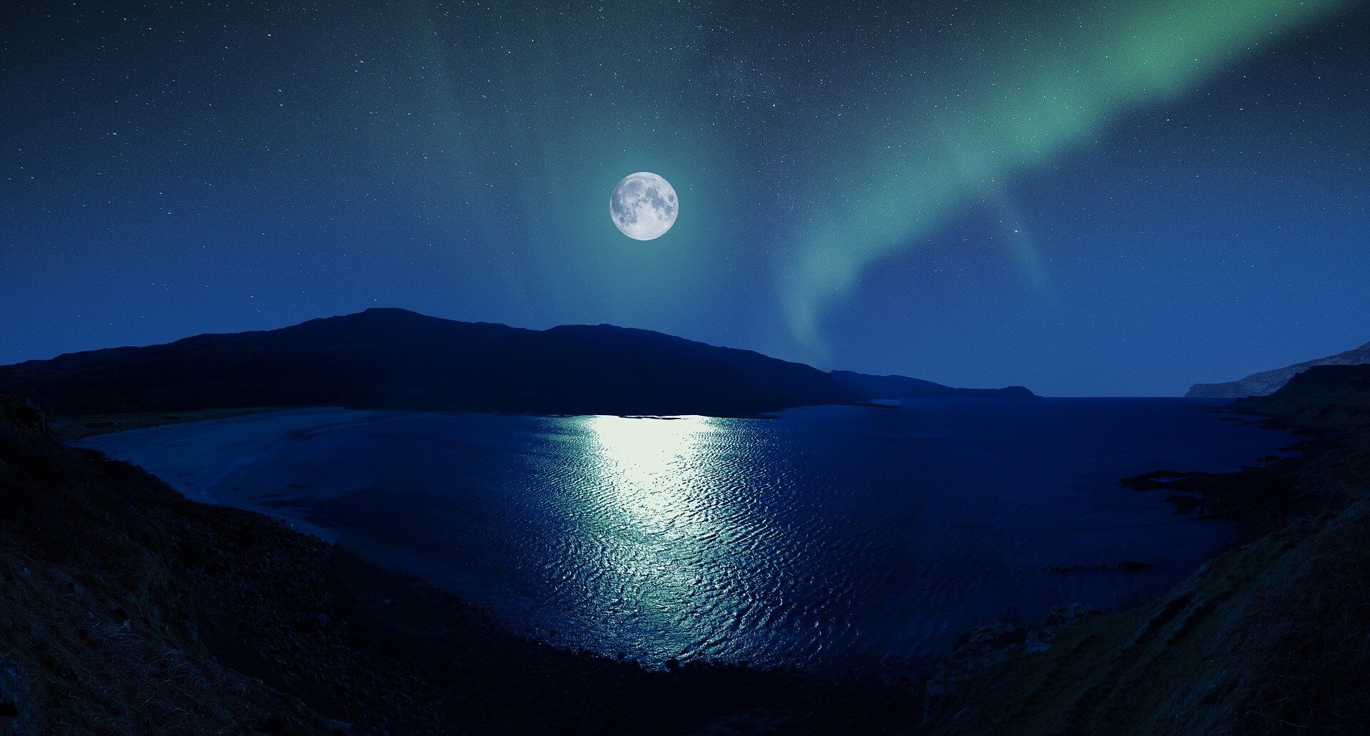 Clair de lune au dessus d'un lac